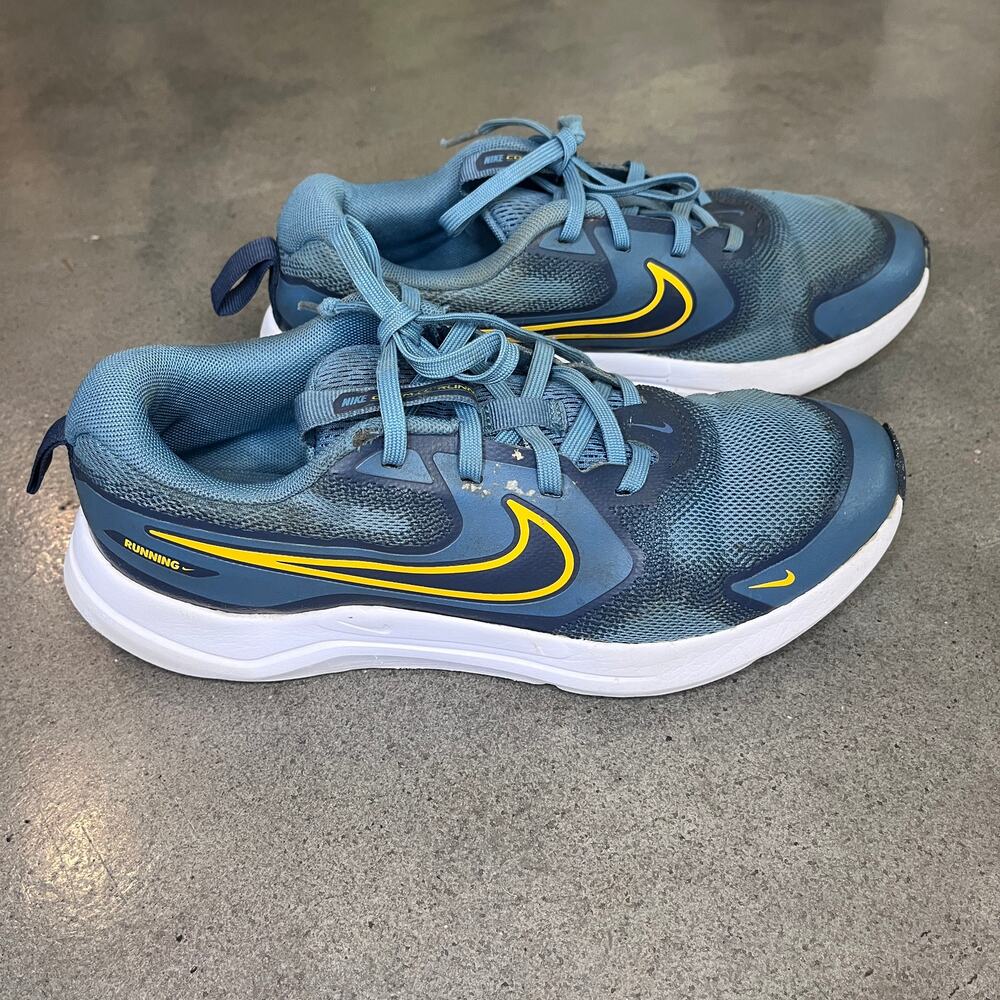 Nike Cosmic Runner GS Smokey blue sneaker boys athletic shoes size 5 Youth